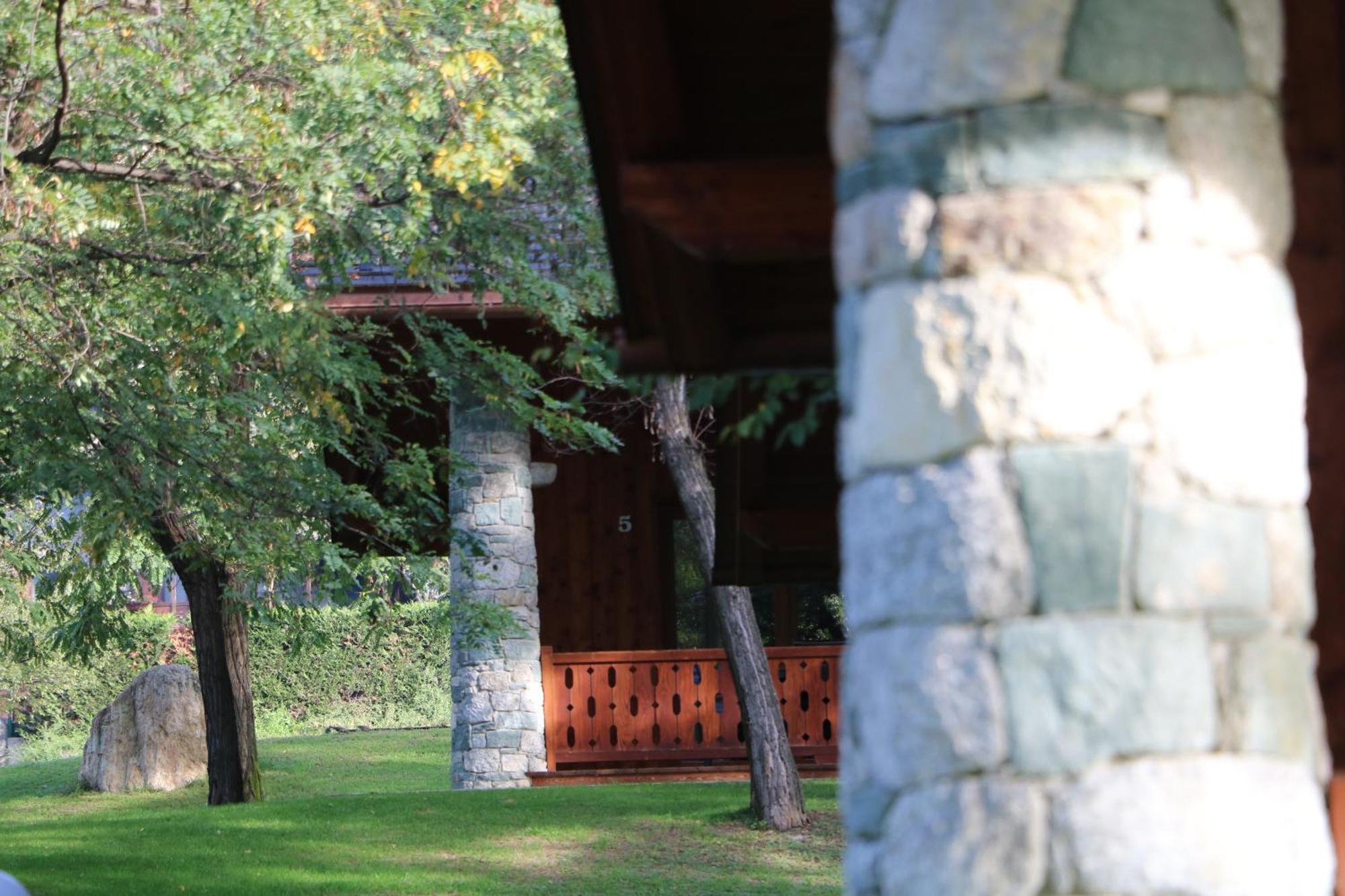 Lazy Bee Camping Village Аоста Екстер'єр фото